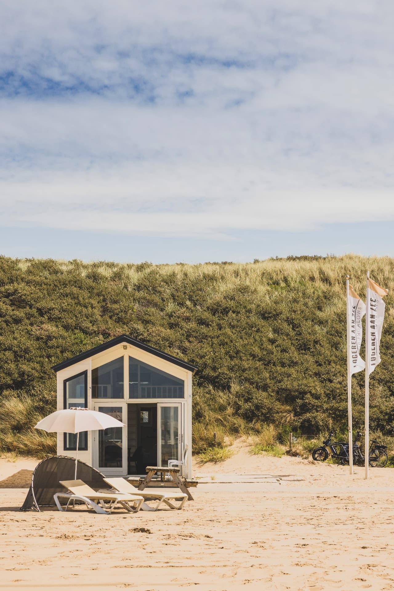 Duinen achter de strandbungalows van Wantveld