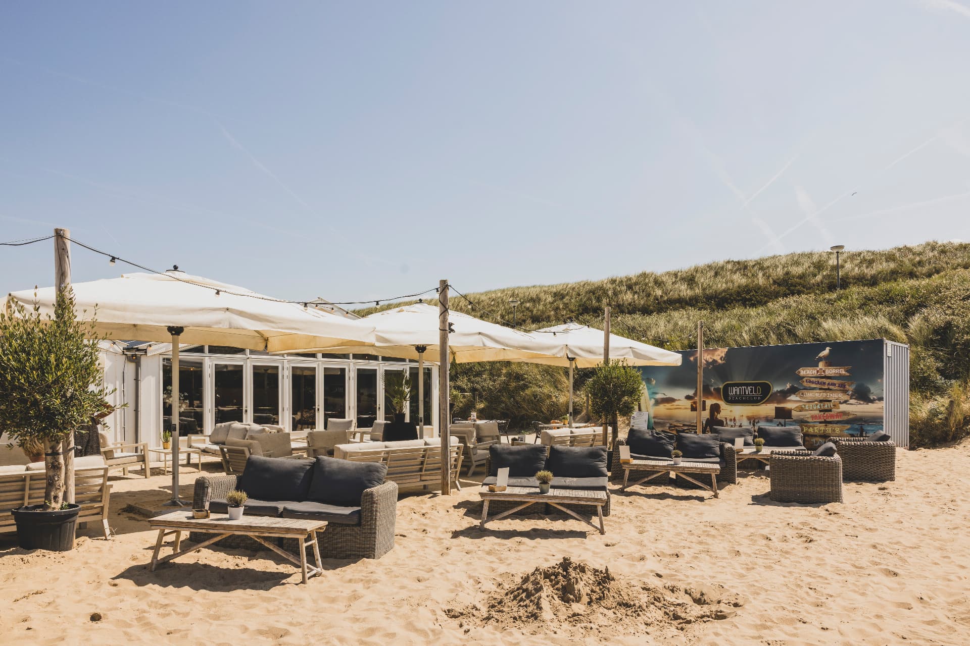 Salon Duin met eigen strandterras aan de duinvoet